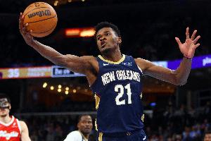 欧冠直播-差一板两双！米西半场4中2得10分9板1盖帽 前场篮板有4个